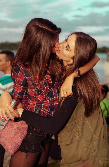 girls kissing lesbian|Romantic Lesbian kisses that will set you heart on fire